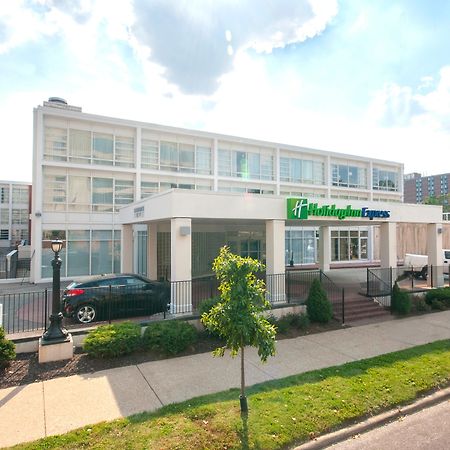 Holiday Inn Express St. Louis Central West End By Ihg Exterior photo